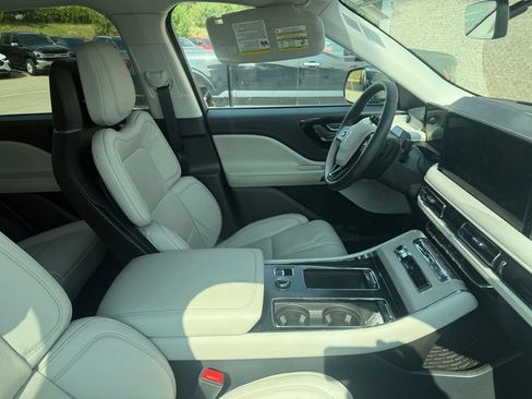 Used 2025 Lincoln Aviator Reserve w/ Equipment Group 201A AWD/4WD image 8