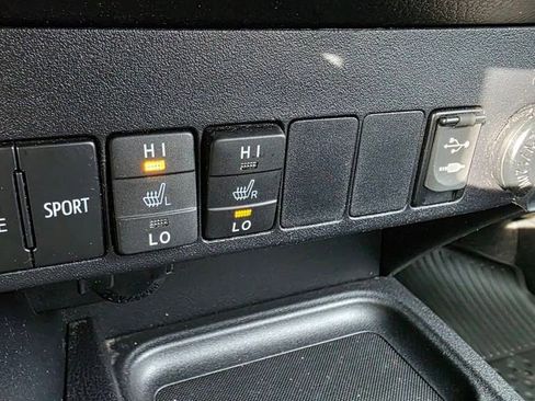 Used 2016 Toyota RAV4 Limited image 37