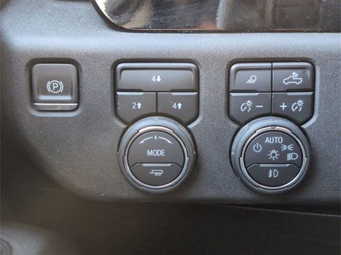 Used 2024 Chevrolet Silverado 2500 LT image 17