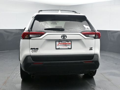 Used 2021 Toyota RAV4 LE image 7