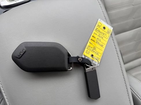 Used 2024 Kia Telluride SX Prestige w/ Towing Package image 42