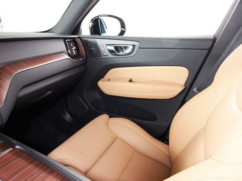 Certified 2025 Volvo XC60 B5 Ultra w/ Protection Package Premier AWD/4WD image 8