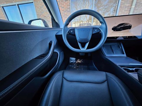 Used 2024 Tesla Model 3 image 3