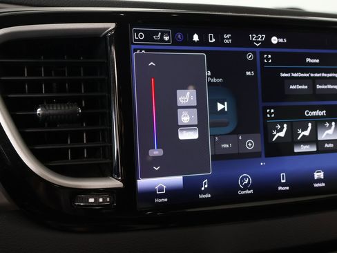 Used 2023 Chrysler Pacifica Touring-L FWD image 7