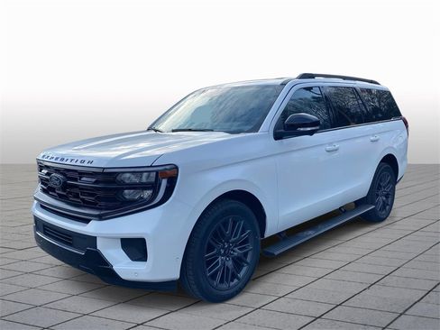 New 2025 Ford Expedition Platinum w/ Stealth Performance Package image 4