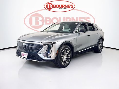 Used 2024 Cadillac Lyriq Luxury w/ LPO, Floor Liner Package AWD/4WD image 7