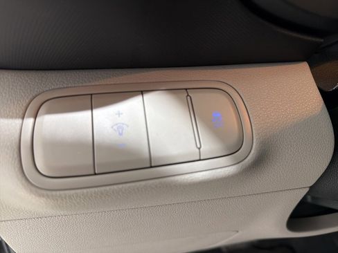 Used 2024 Hyundai Venue SEL image 14