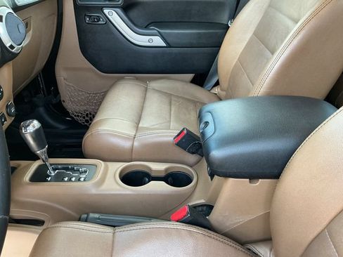Used 2012 Jeep Wrangler Unlimited Rubicon w/ Dual Top Group AWD/4WD image 22