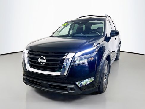 Used 2024 Nissan Pathfinder SV image 10