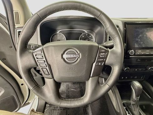 Used 2024 Nissan Frontier SV w/ SV Convenience Package RWD image 11