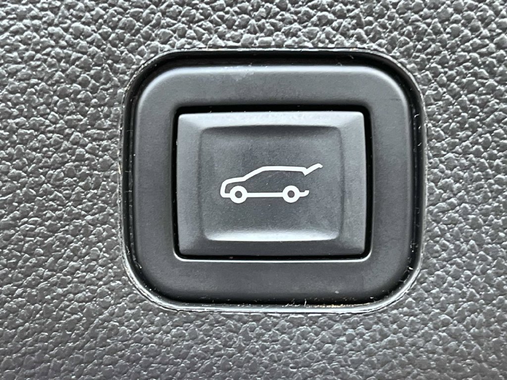 Used 2016 Cadillac SRX Luxury FWD image 23