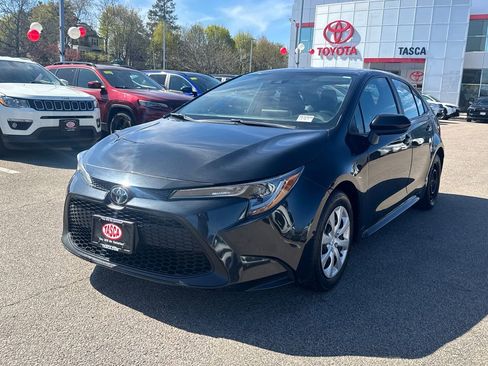 Used 2020 Toyota Corolla LE FWD image 3