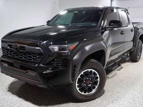Used 2025 Toyota Tacoma TRD Off-Road AWD/4WD image 31