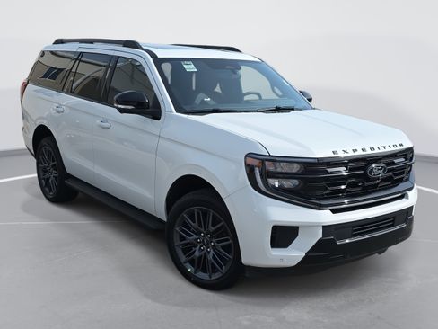 New 2026 Ford Expedition Platinum w/ Stealth Appearance Package image 3