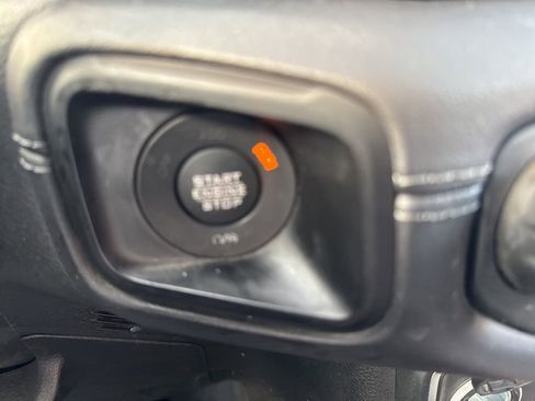 Used 2025 Jeep Wrangler Unlimited Rubicon image 20