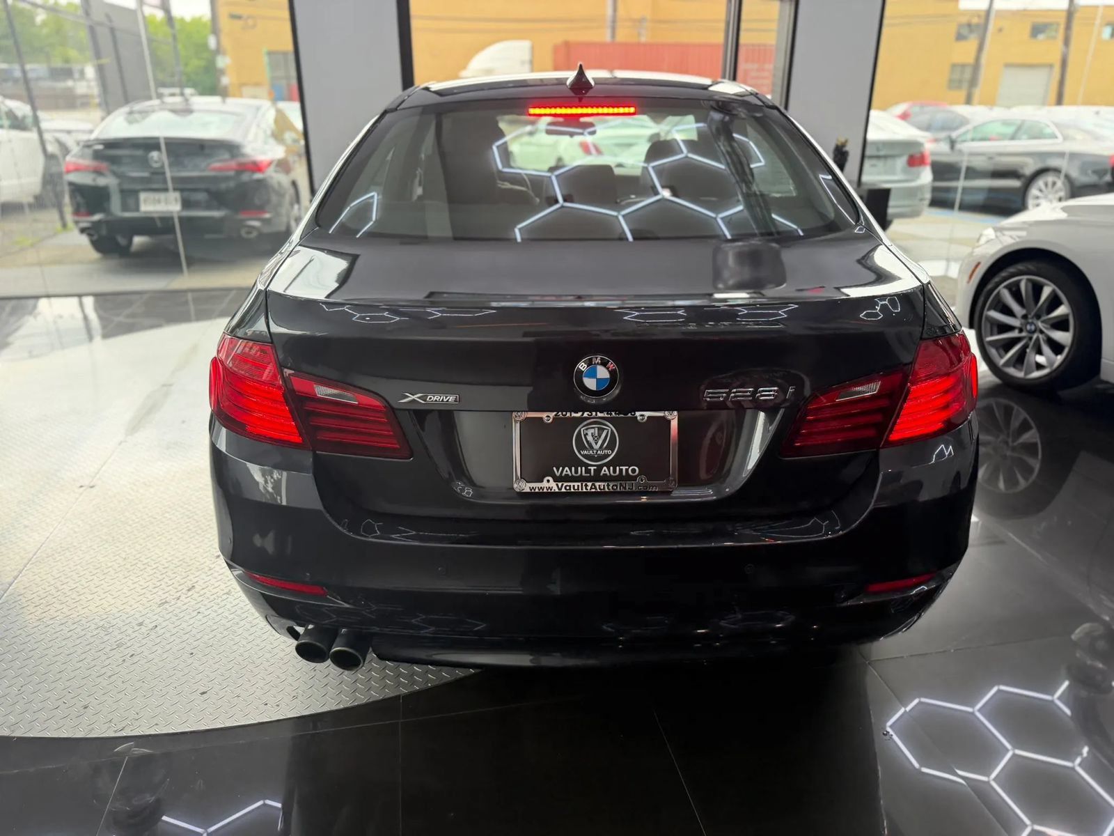 Used 2016 BMW 528i xDrive Sedan AWD/4WD image 4