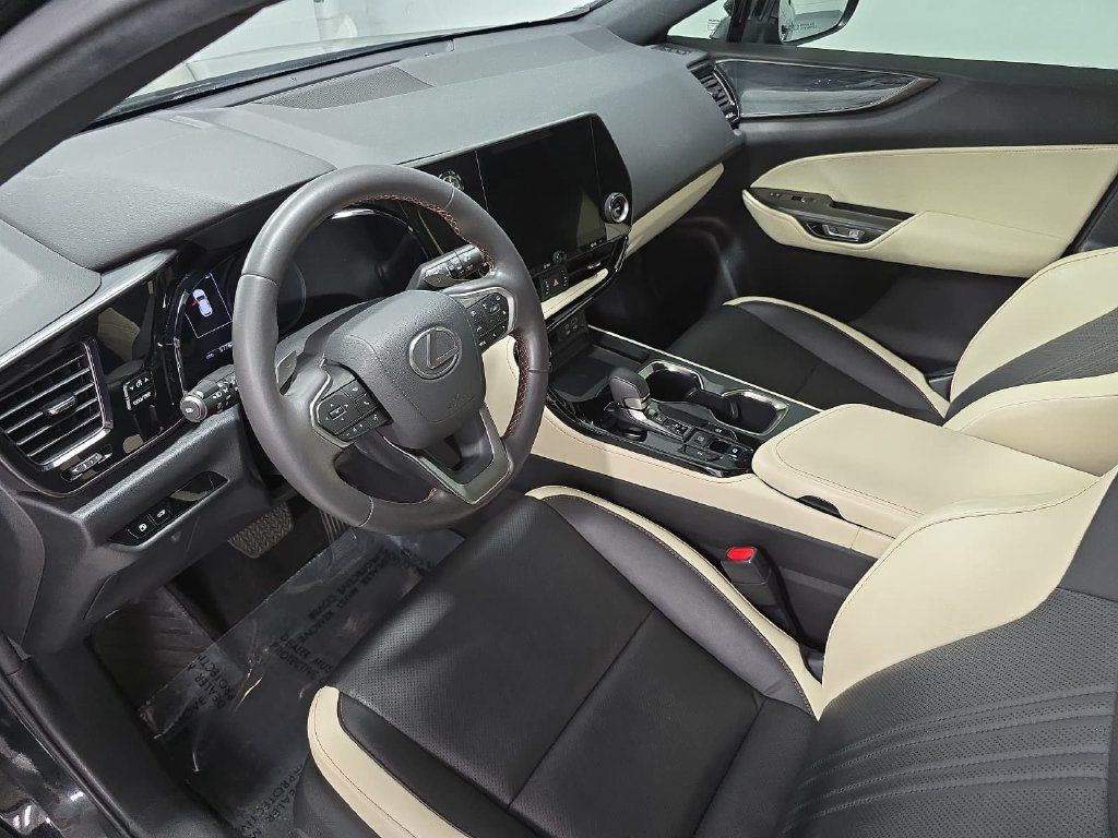Used 2024 Lexus NX 250 FWD image 4