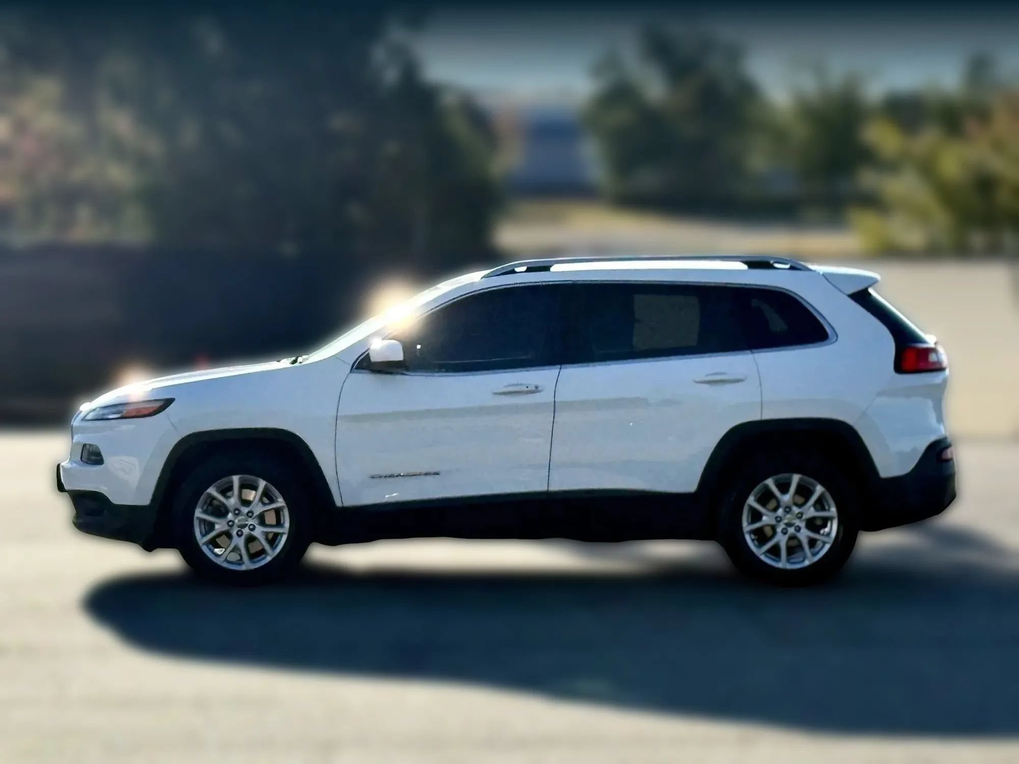 Used 2018 Jeep Cherokee Latitude Plus FWD image 8