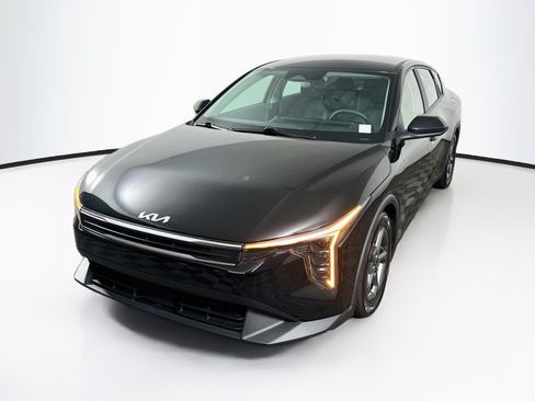 Used 2025 Kia K4 FWD image 3