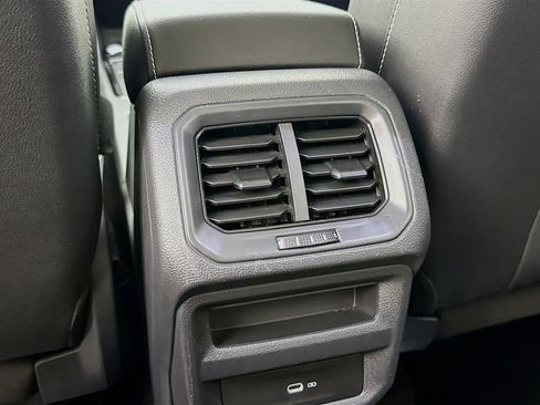 Used 2023 Volkswagen Taos SE w/ Panoramic Sunroof Package FWD image 25