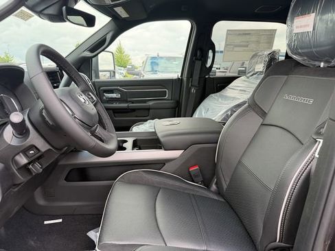 New 2026 RAM 2500 Laramie AWD/4WD image 15