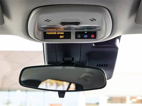 Used 2025 Chevrolet Trax LT w/ LT Convenience Package image 17