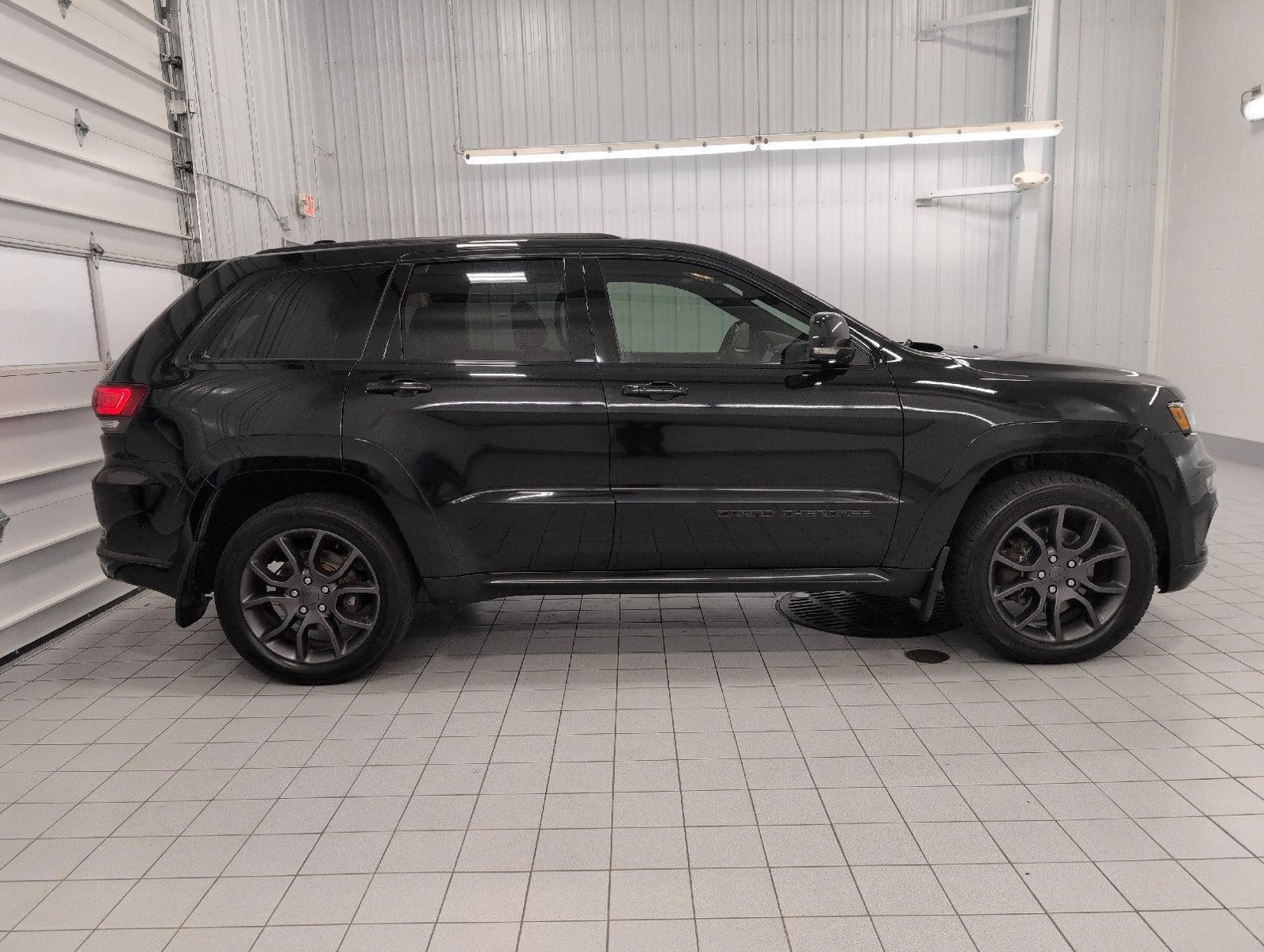 Used 2021 Jeep Grand Cherokee Overland AWD/4WD image 12