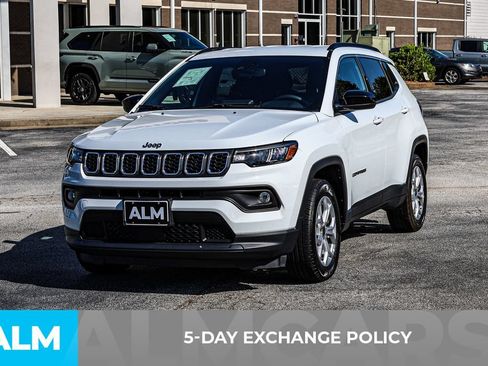 Used 2025 Jeep Compass Latitude AWD/4WD image 4
