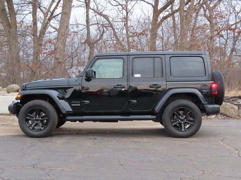 Used 2023 Jeep Wrangler Sahara image 7