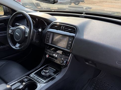 Used 2017 Jaguar XE RWD image 15