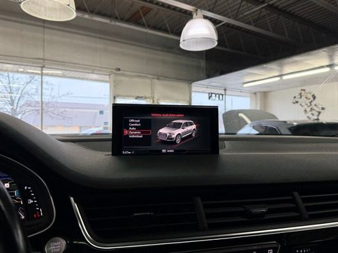 Used 2017 Audi Q7 3.0T Premium Plus w/ Premium Plus Package image 24