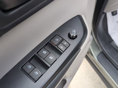 Used 2016 Toyota Highlander LE image 15