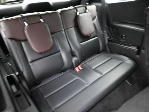 Used 2020 Ford Explorer Platinum w/ Premium Technology Package AWD/4WD image 11