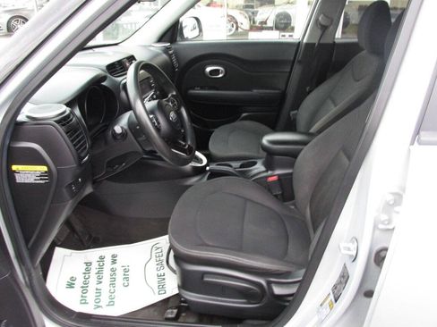 Used 2015 Kia Soul FWD image 11
