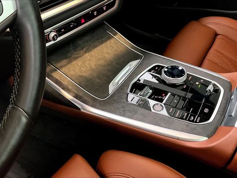 Used 2024 BMW X7 xDrive40i w/ M Sport Package image 16