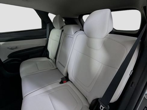 Used 2025 Hyundai Tucson SE FWD image 19
