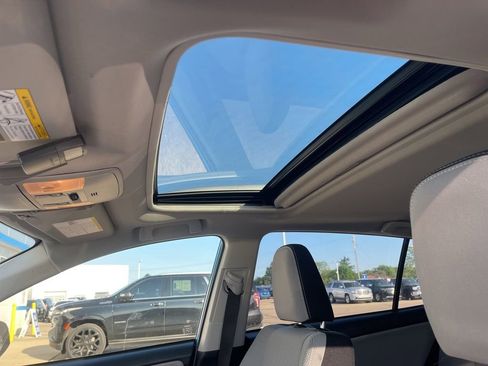 Used 2018 Toyota RAV4 XLE w/ Carpet Mat Package AWD/4WD image 19
