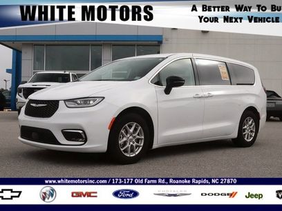 Used 2024 Chrysler Pacifica Touring-L
