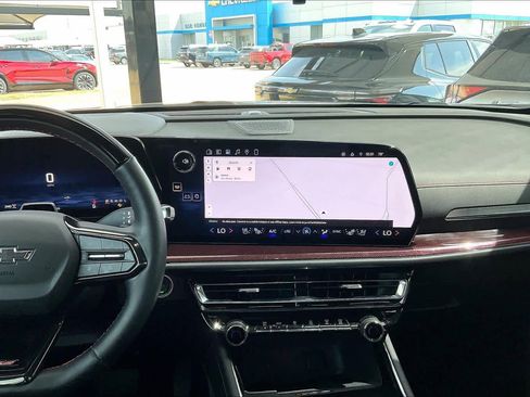 Used 2024 Chevrolet Traverse RS image 8