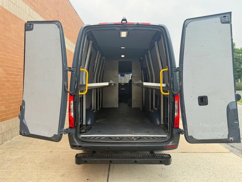 Used 2019 Mercedes-Benz Sprinter 170 image 23