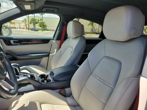 Used 2020 Porsche Cayenne S image 23