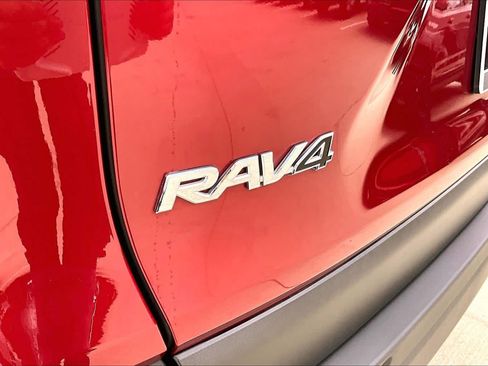 Used 2019 Toyota RAV4 XLE w/ Convenience Package FWD image 30