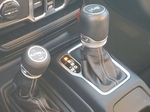 Used 2023 Jeep Wrangler Sahara image 17