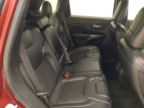 Used 2020 Jeep Cherokee Latitude Plus w/ Comfort/Convenience Group FWD image 19