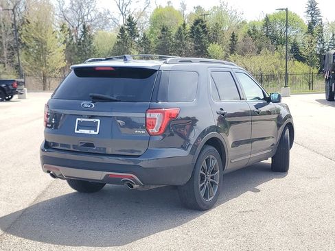 Used 2017 Ford Explorer XLT w/ Equipment Group 202A AWD/4WD image 2