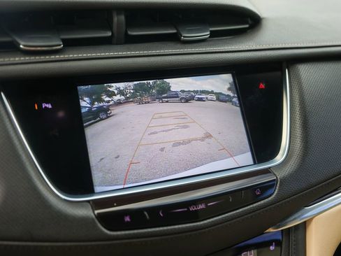 Used 2018 Cadillac XT5 Luxury w/ Driver Awareness Package image 17