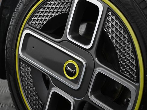 Used 2024 MINI Cooper SE image 32