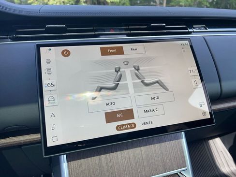 New 2025 Land Rover Range Rover SE image 17