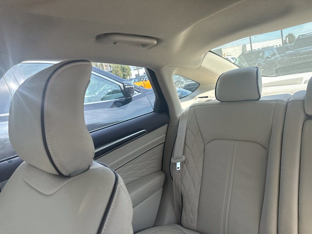 Used 2017 Ford Fusion Energi Platinum FWD image 16
