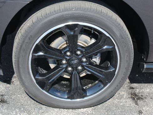 Used 2023 Ford Expedition Limited AWD/4WD image 3